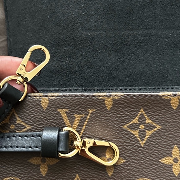 Louis Vuitton Monogram Locky BB - Picture 9 of 9